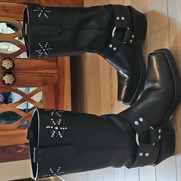 Frye Shoes - FRYE Black Leather Harnness Boots With Floral Embellishments Size 8M